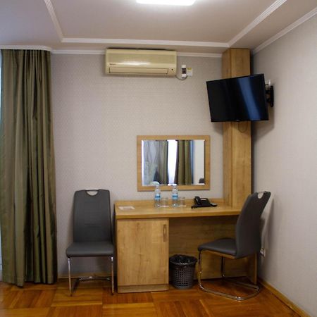 Hotel Tourist Rivne Esterno foto