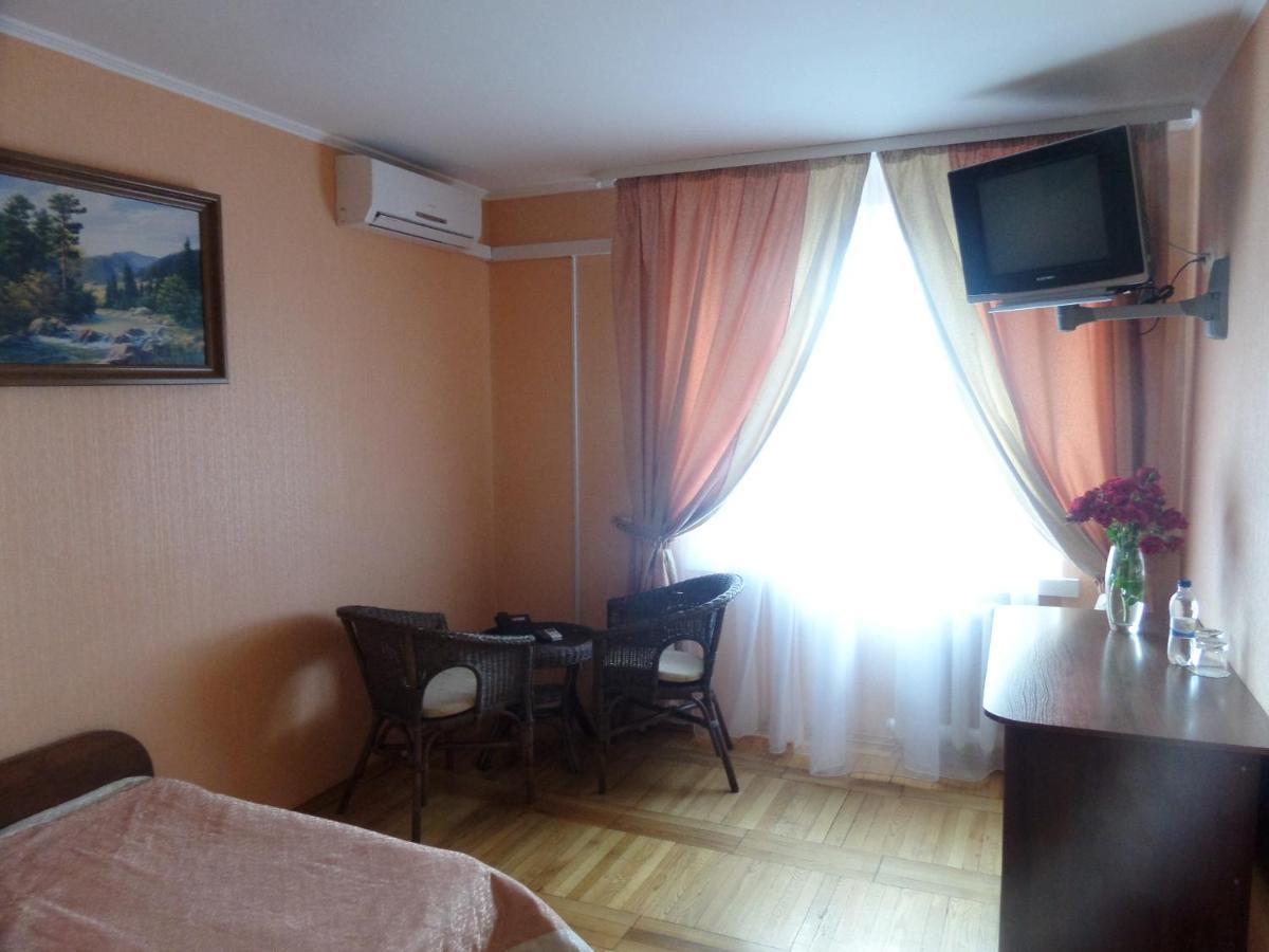 Hotel Tourist Rivne Esterno foto