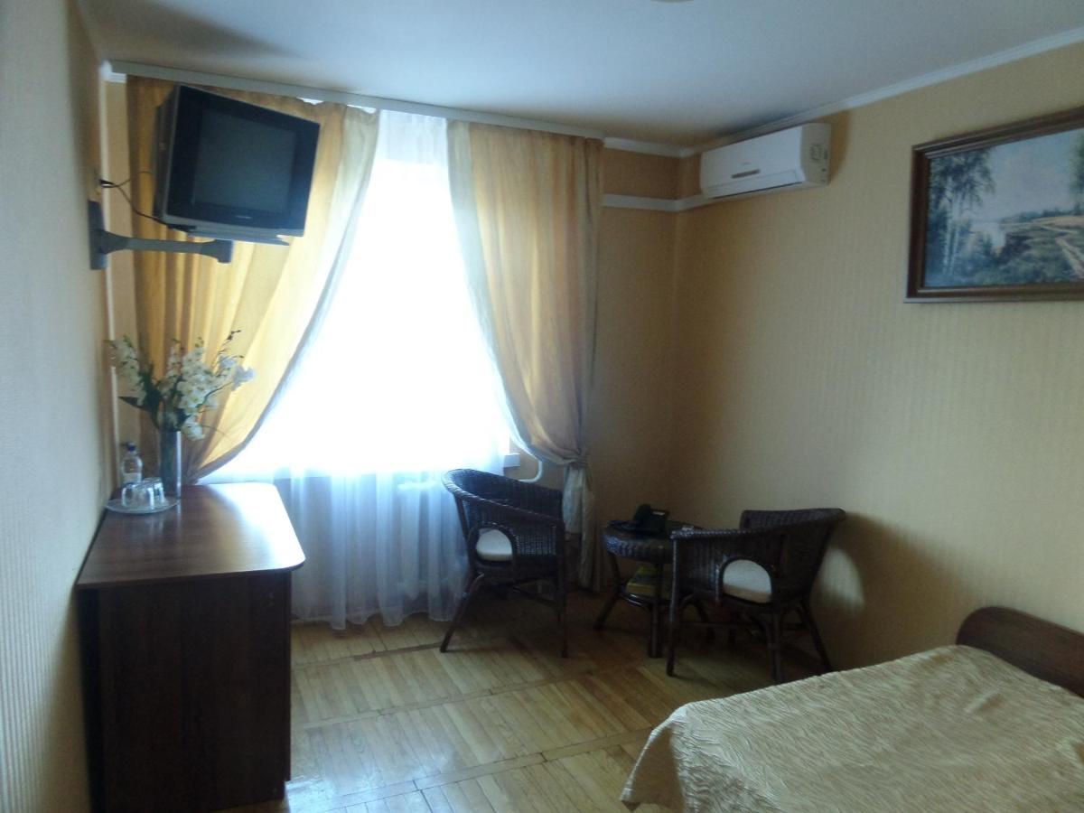 Hotel Tourist Rivne Esterno foto