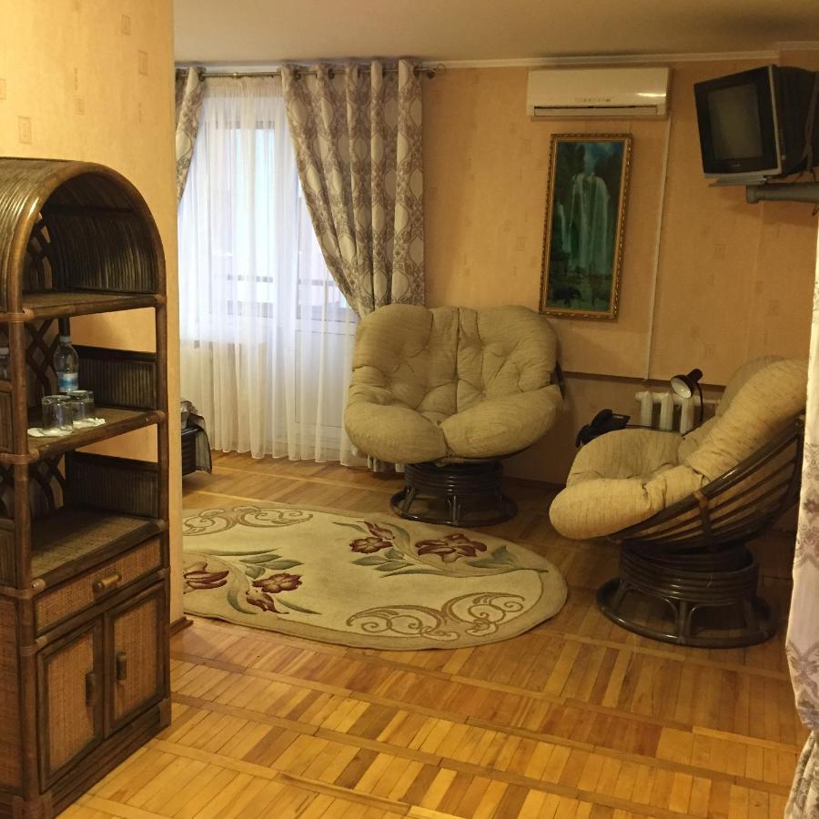Hotel Tourist Rivne Esterno foto