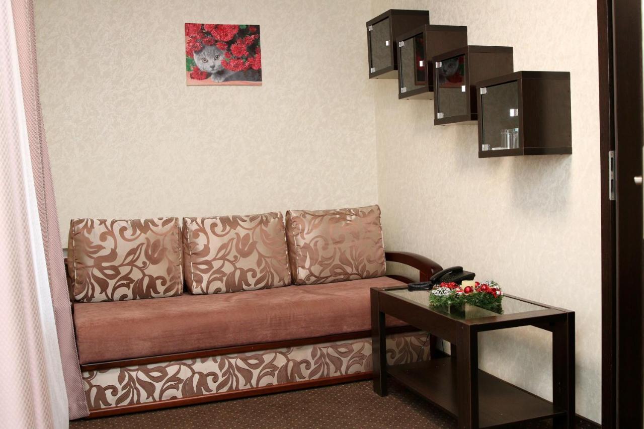 Hotel Tourist Rivne Esterno foto