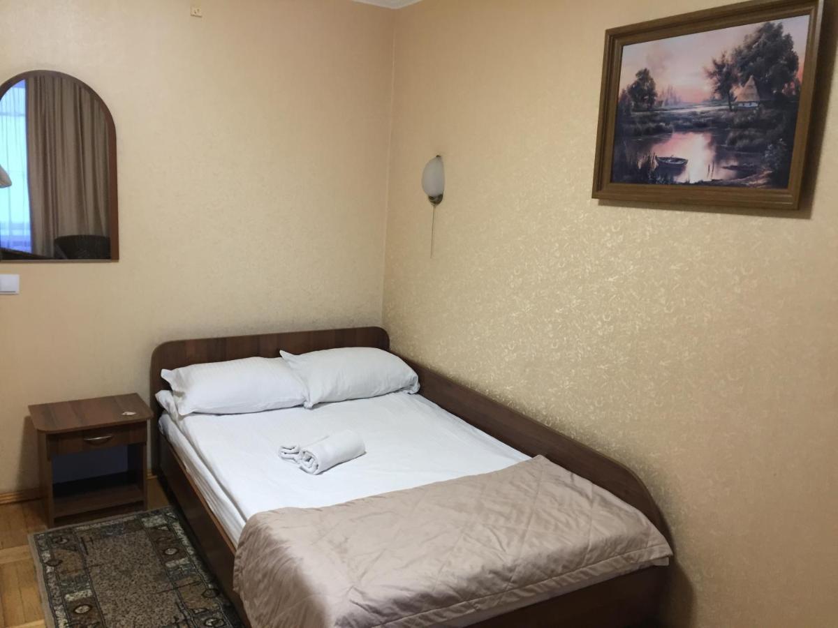Hotel Tourist Rivne Esterno foto
