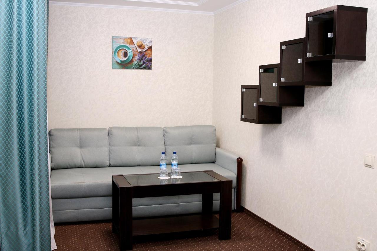 Hotel Tourist Rivne Esterno foto