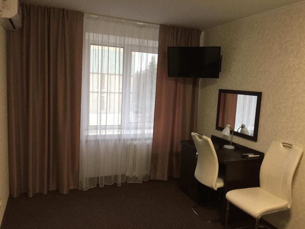 Hotel Tourist Rivne Esterno foto