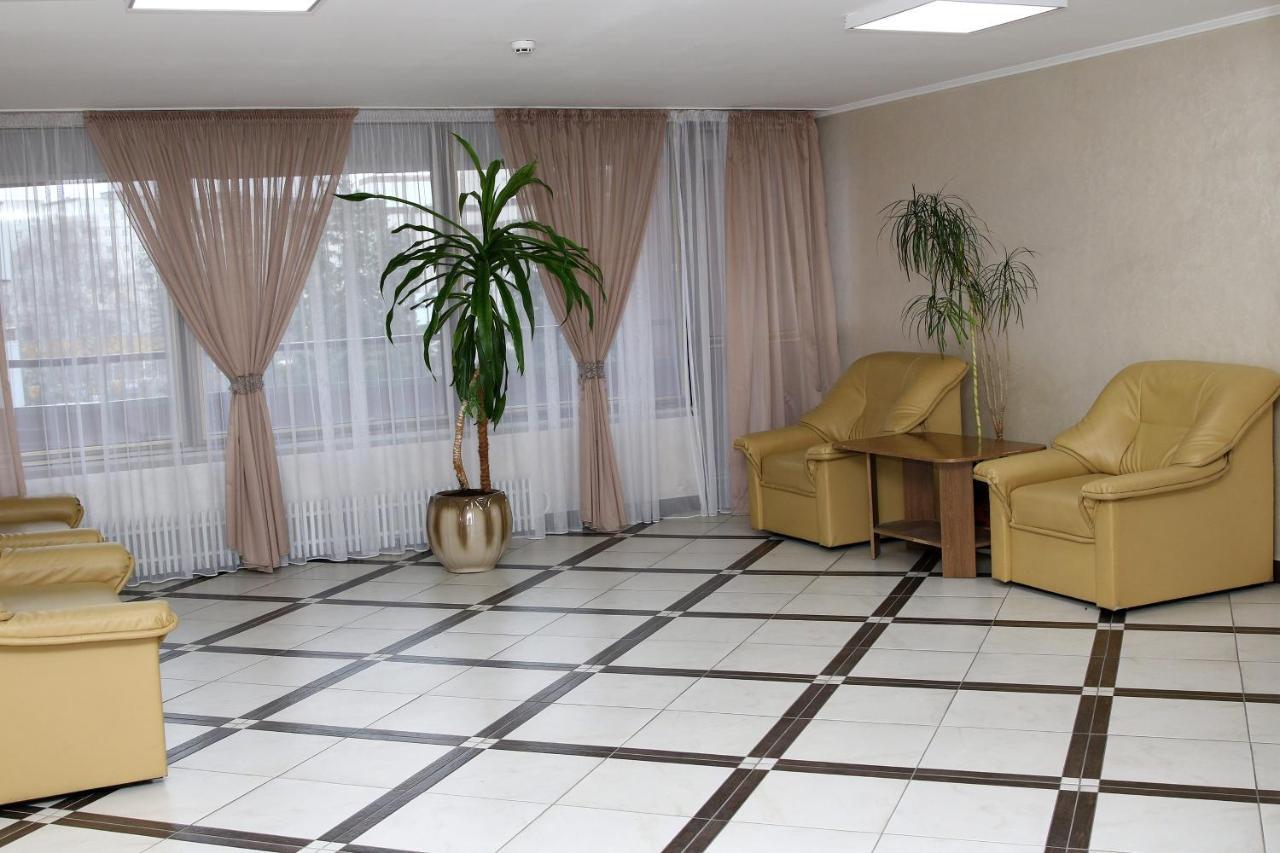 Hotel Tourist Rivne Esterno foto