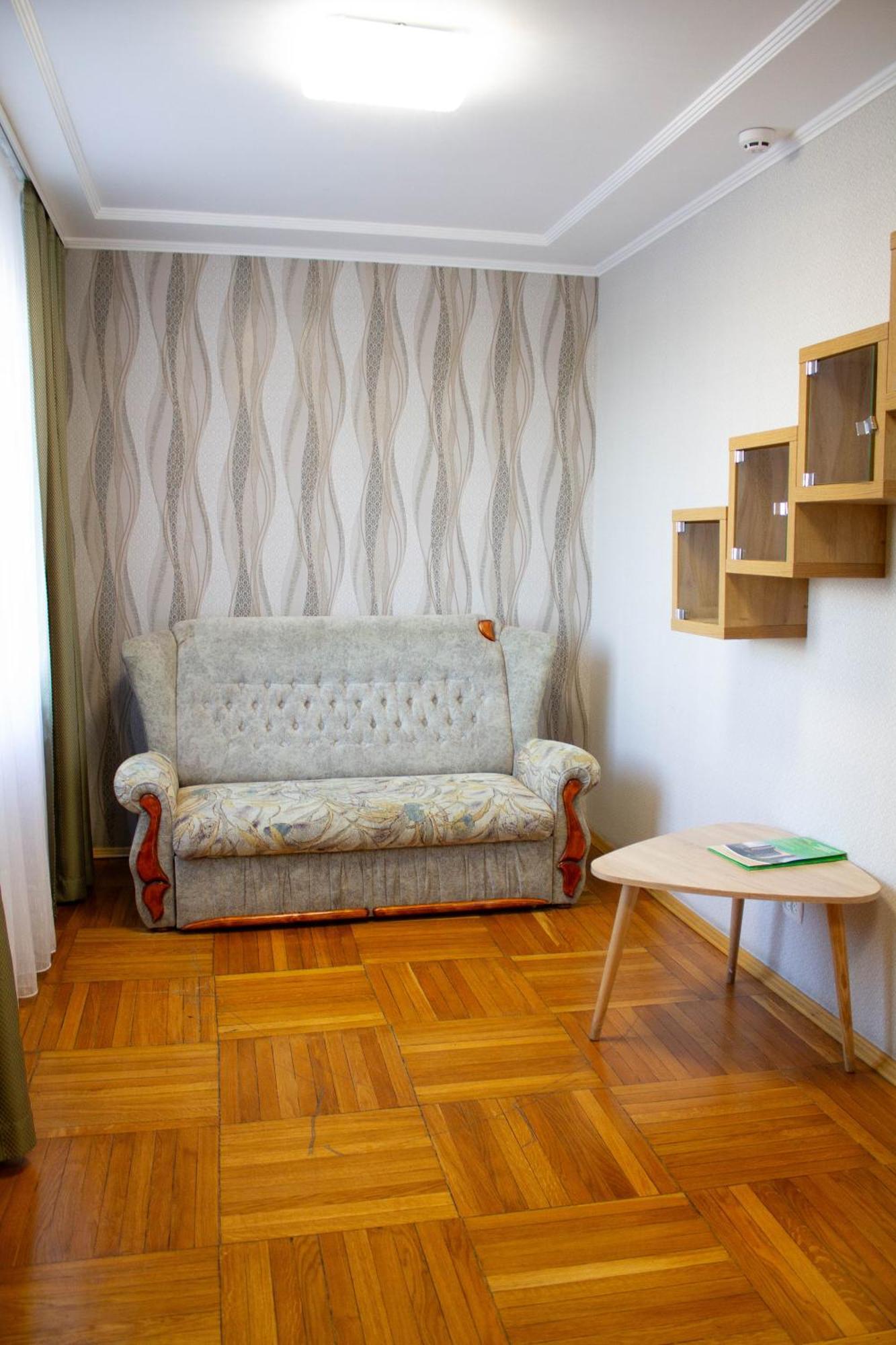 Hotel Tourist Rivne Esterno foto