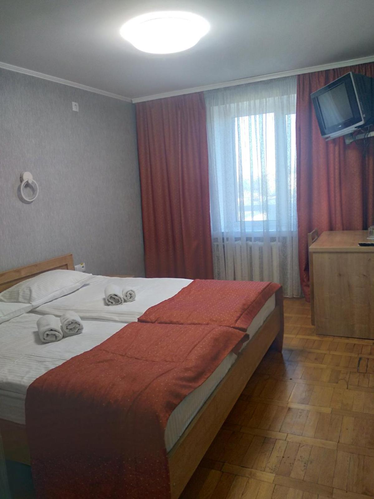 Hotel Tourist Rivne Esterno foto