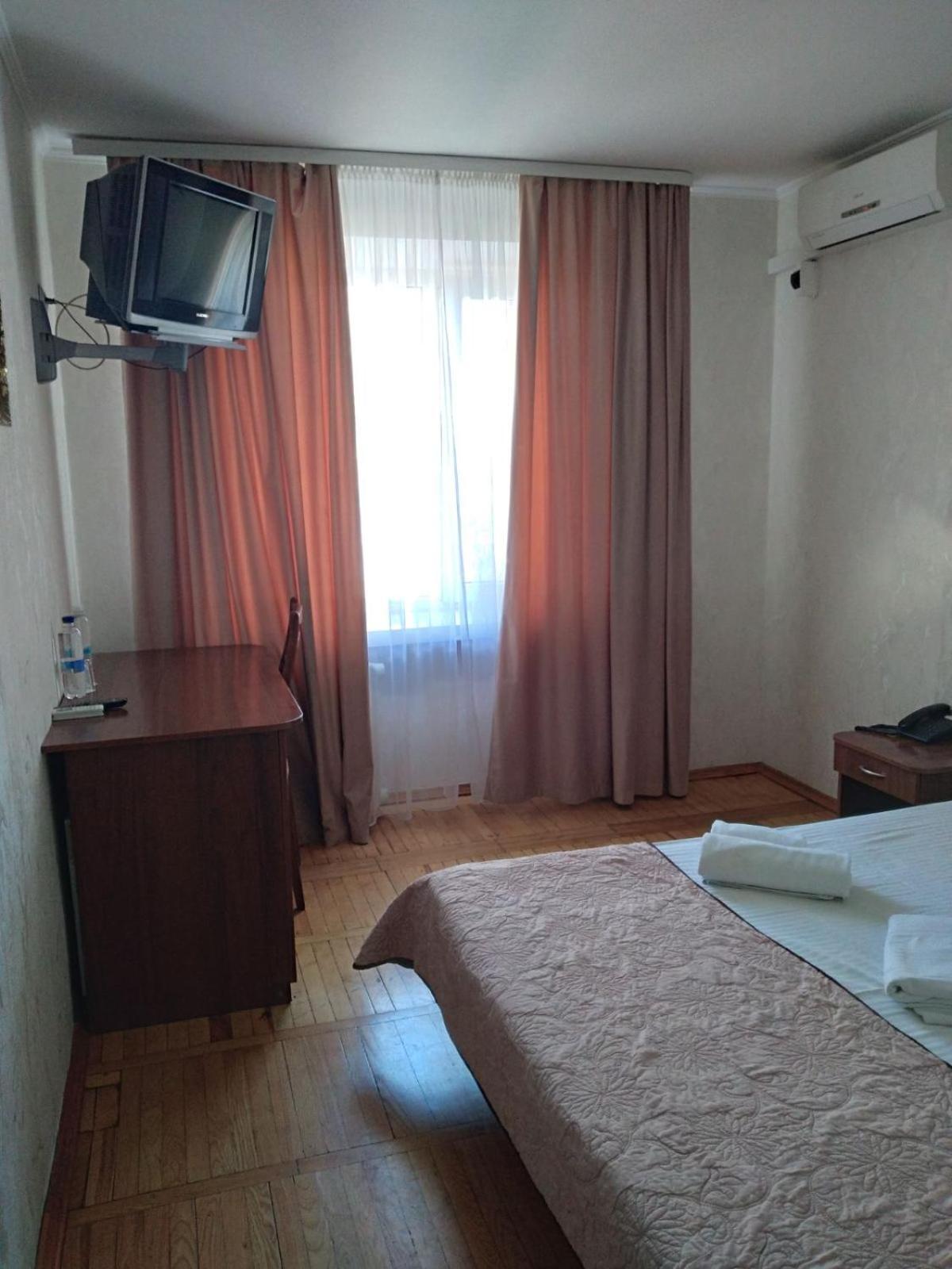 Hotel Tourist Rivne Esterno foto