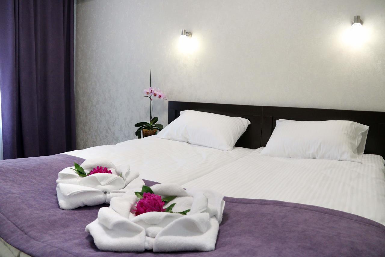 Hotel Tourist Rivne Esterno foto