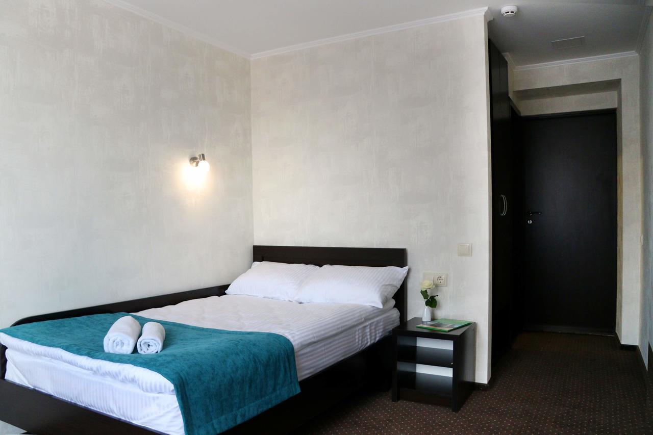 Hotel Tourist Rivne Esterno foto