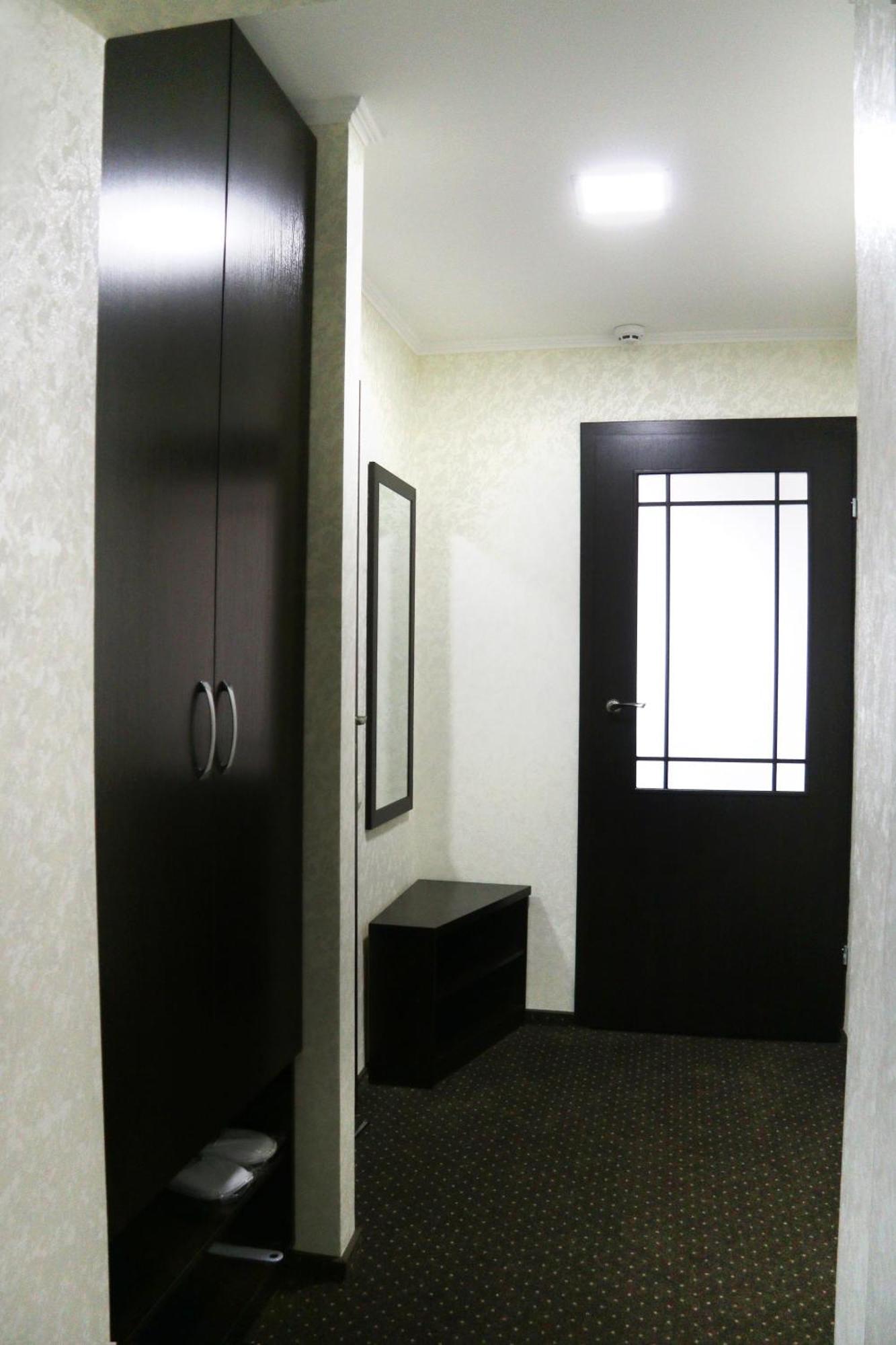 Hotel Tourist Rivne Esterno foto