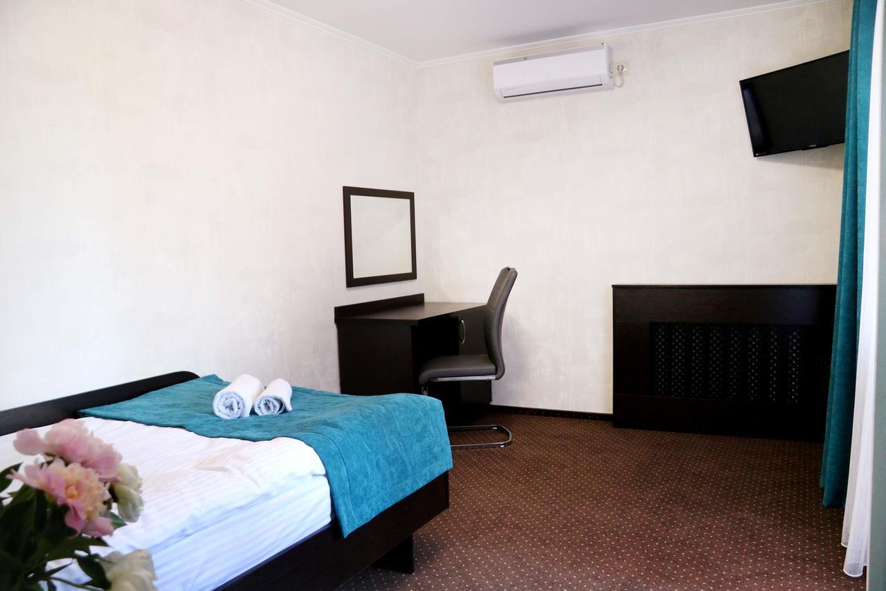 Hotel Tourist Rivne Esterno foto