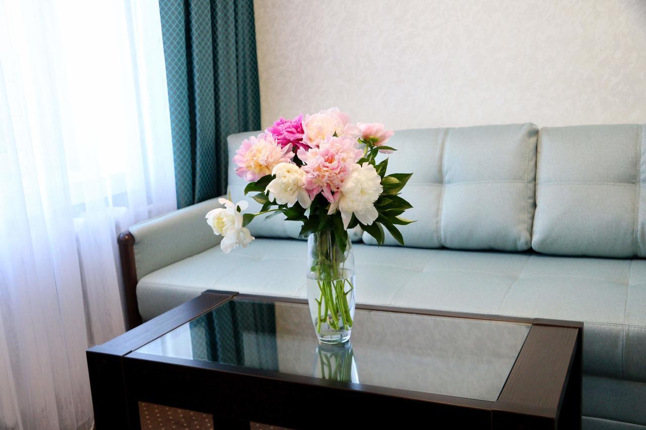Hotel Tourist Rivne Esterno foto