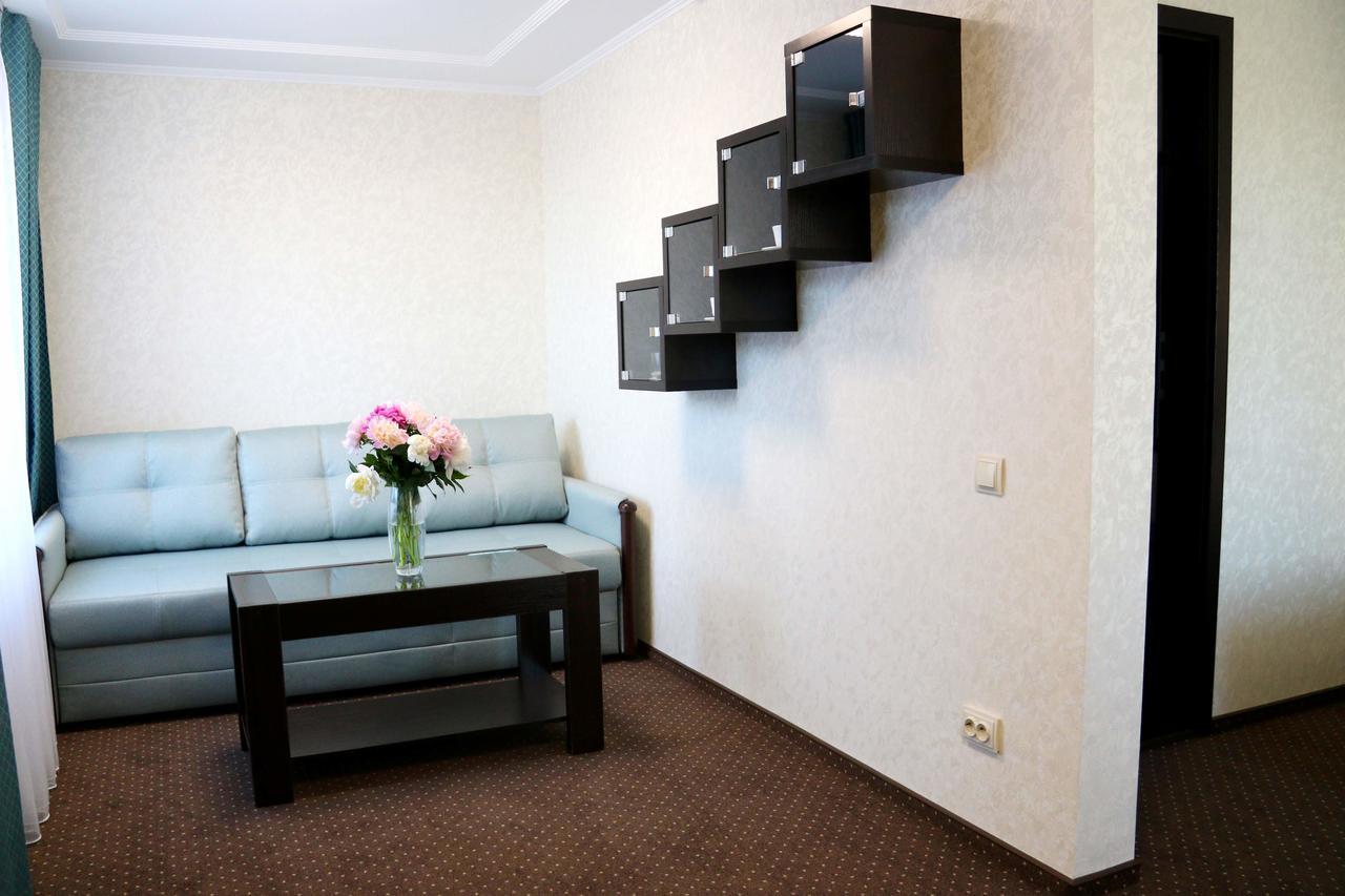 Hotel Tourist Rivne Esterno foto