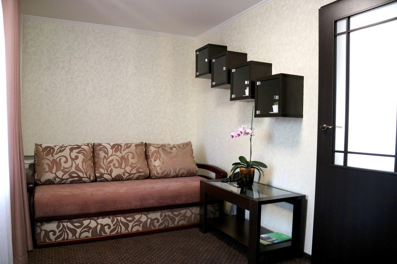 Hotel Tourist Rivne Esterno foto