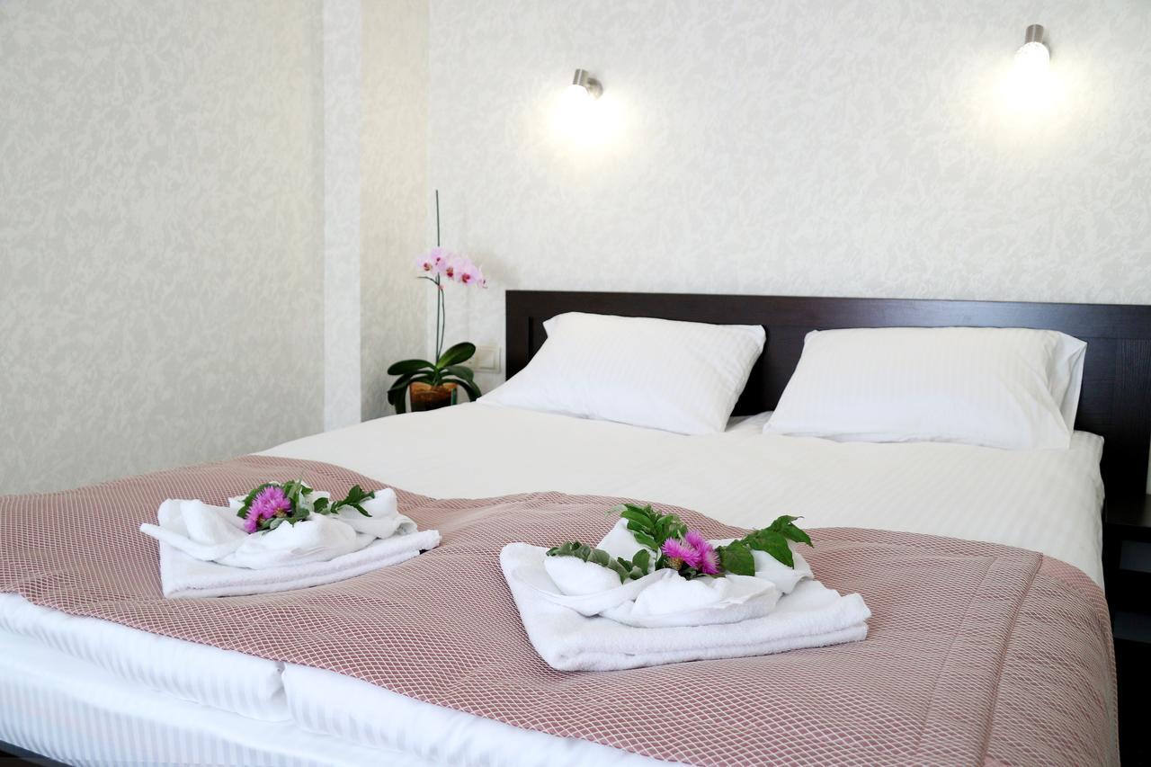 Hotel Tourist Rivne Esterno foto